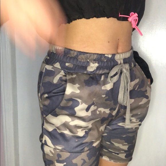 Camo Shorts - Picture 2 of 7